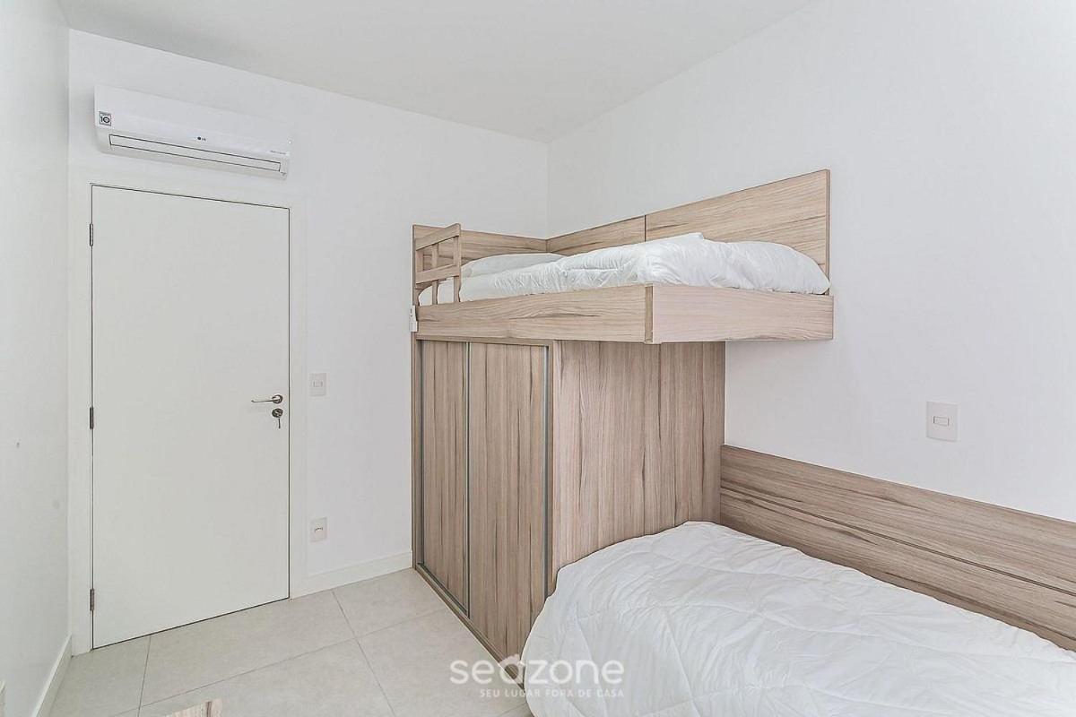 Apartments with pools 200m from the sea Floripa-SC ADC