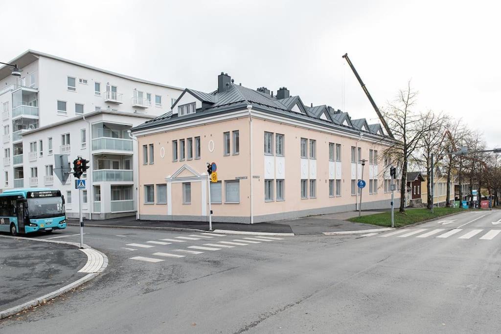 Uniikki kattohuoneisto ydinkeskustassa, lämmin pysäköinti, max 6 hlöä