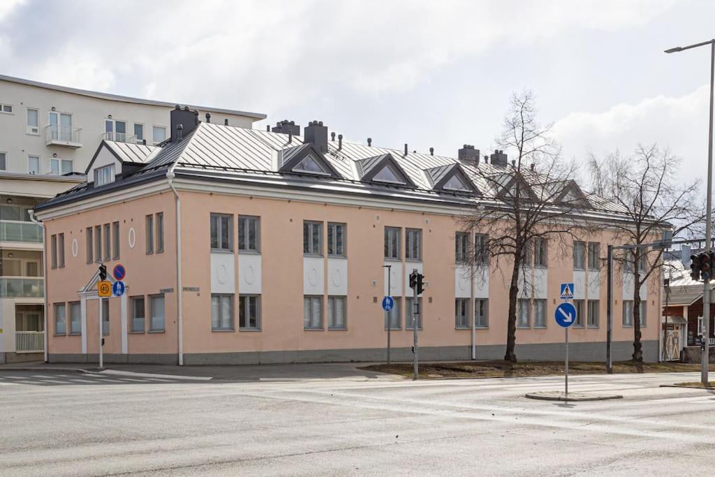 Uniikki kattohuoneisto ydinkeskustassa, lämmin pysäköinti, max 6 hlöä