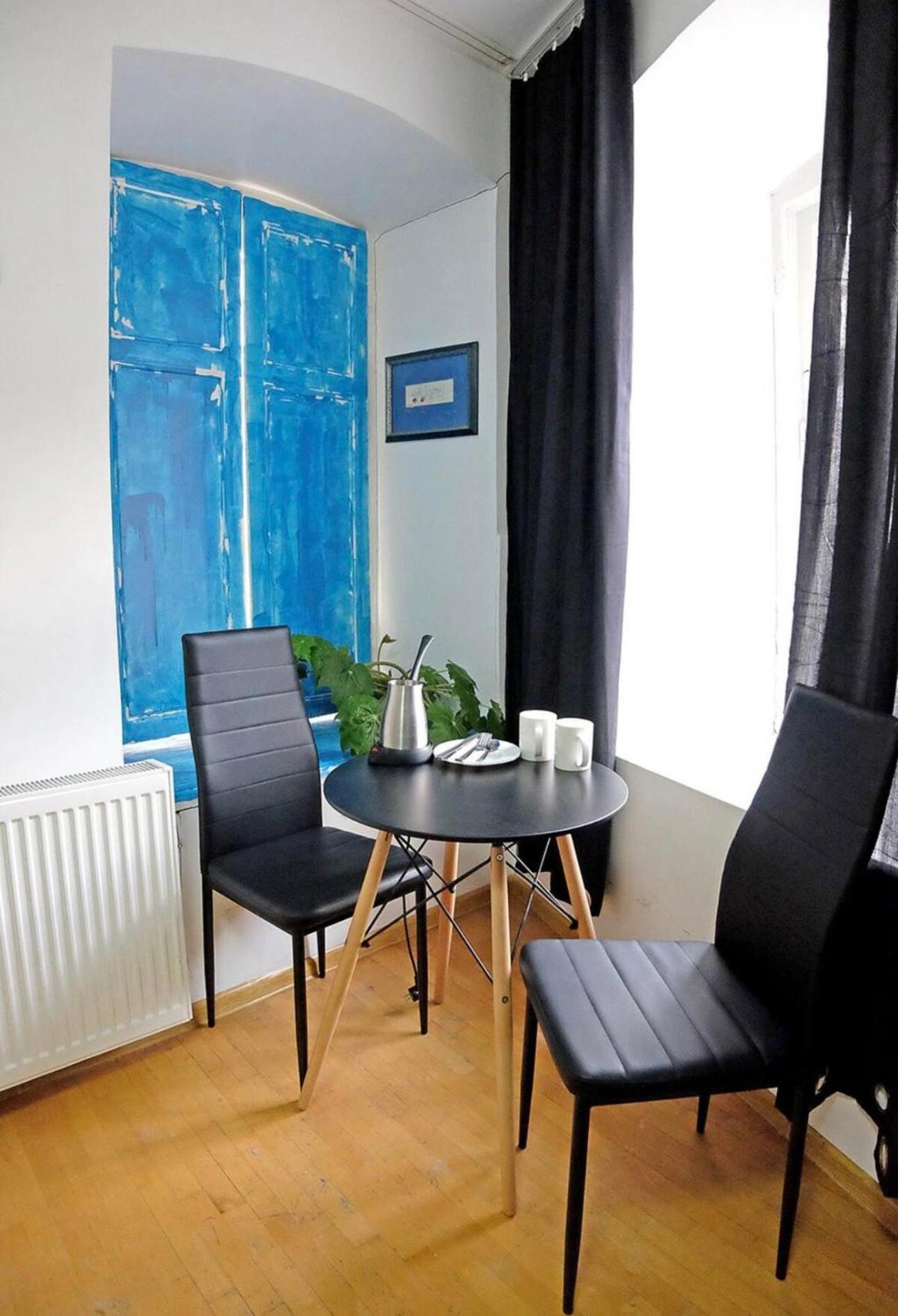 Room in Center 2 view 3