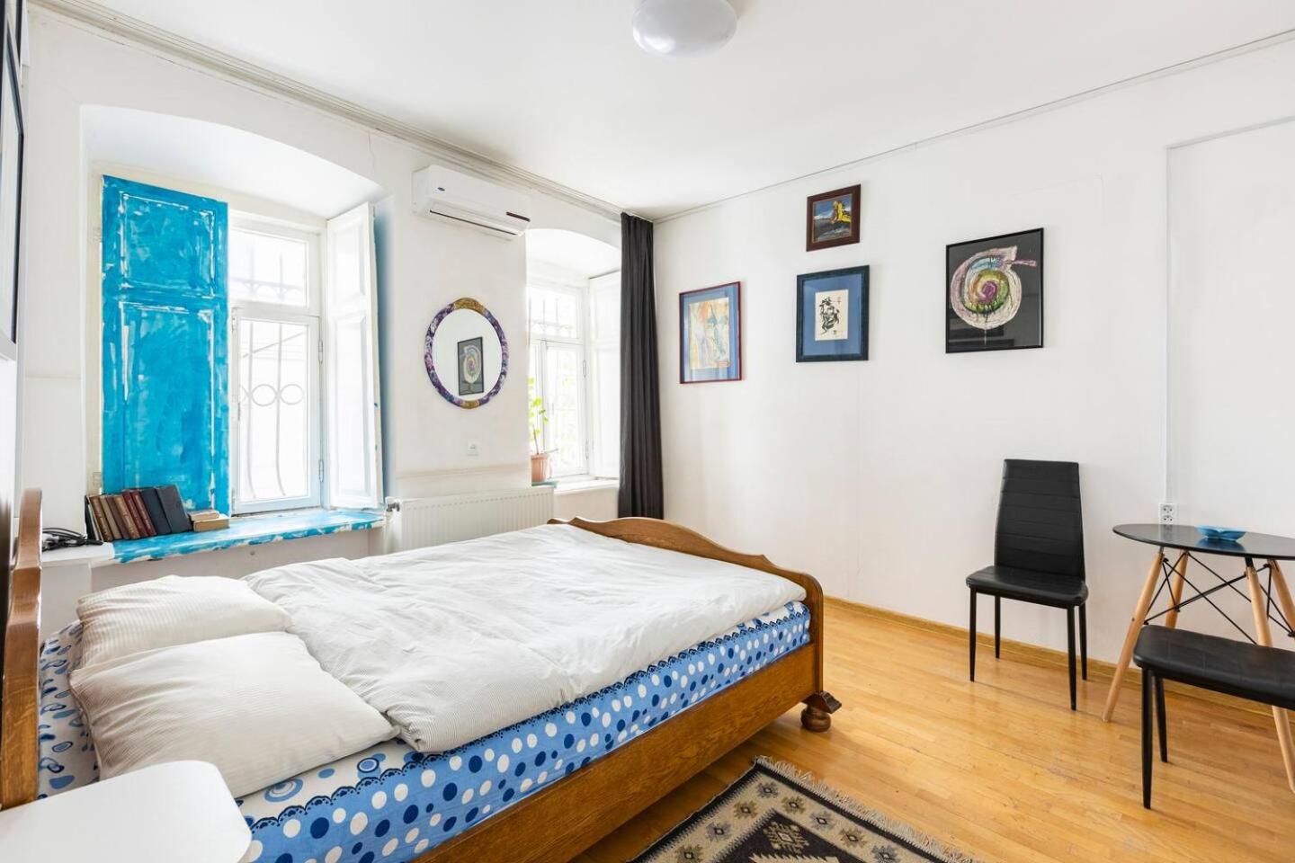 Room in Center 2 view 4
