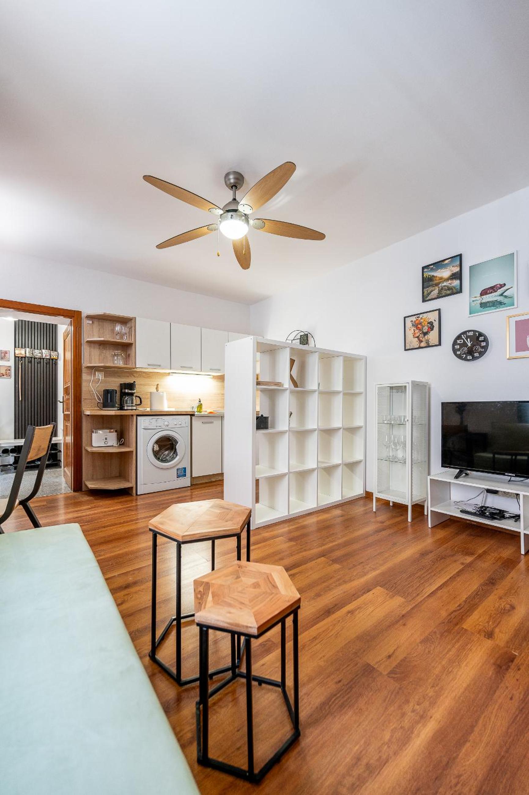 K2 Apartman 6 lozok Kovacska Piatok Sobota Disco dole view 4
