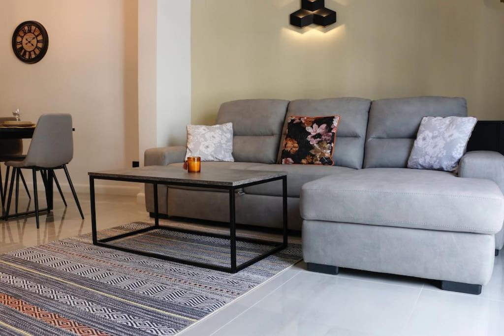 Alpha Apartment
