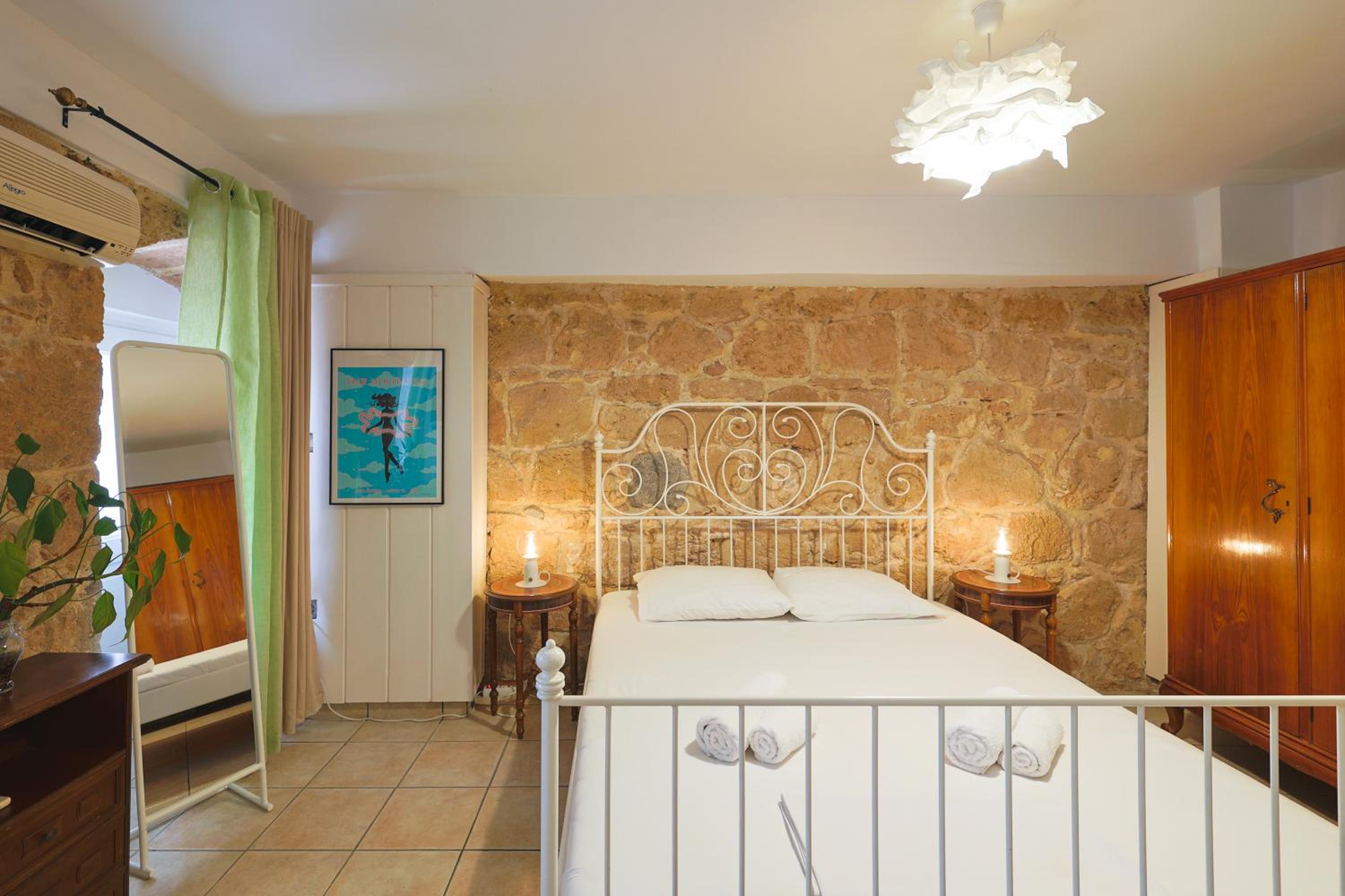 Stenaki - Apartments in Aegina Town view 3