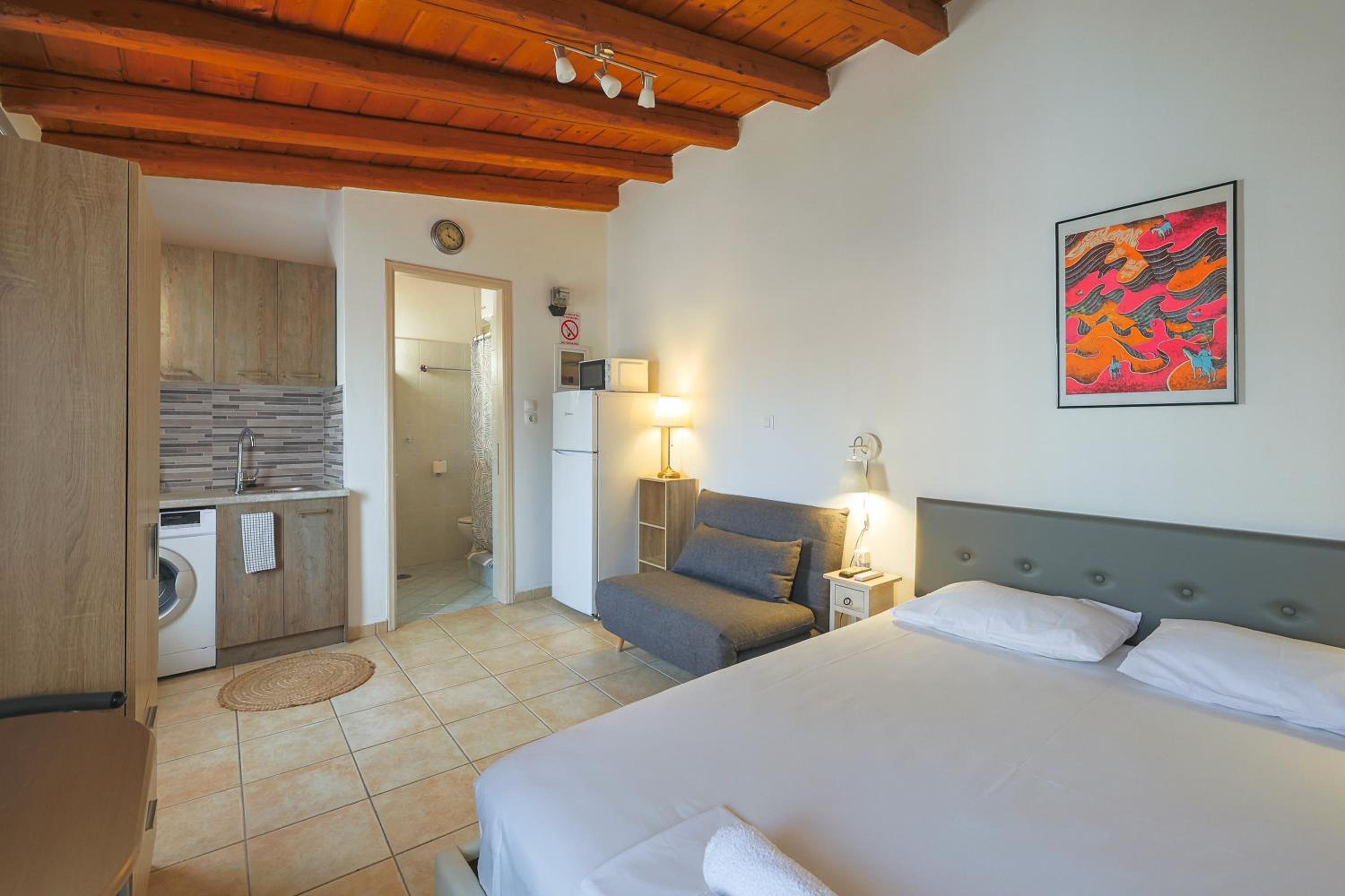 Stenaki - Apartments in Aegina Town view 5