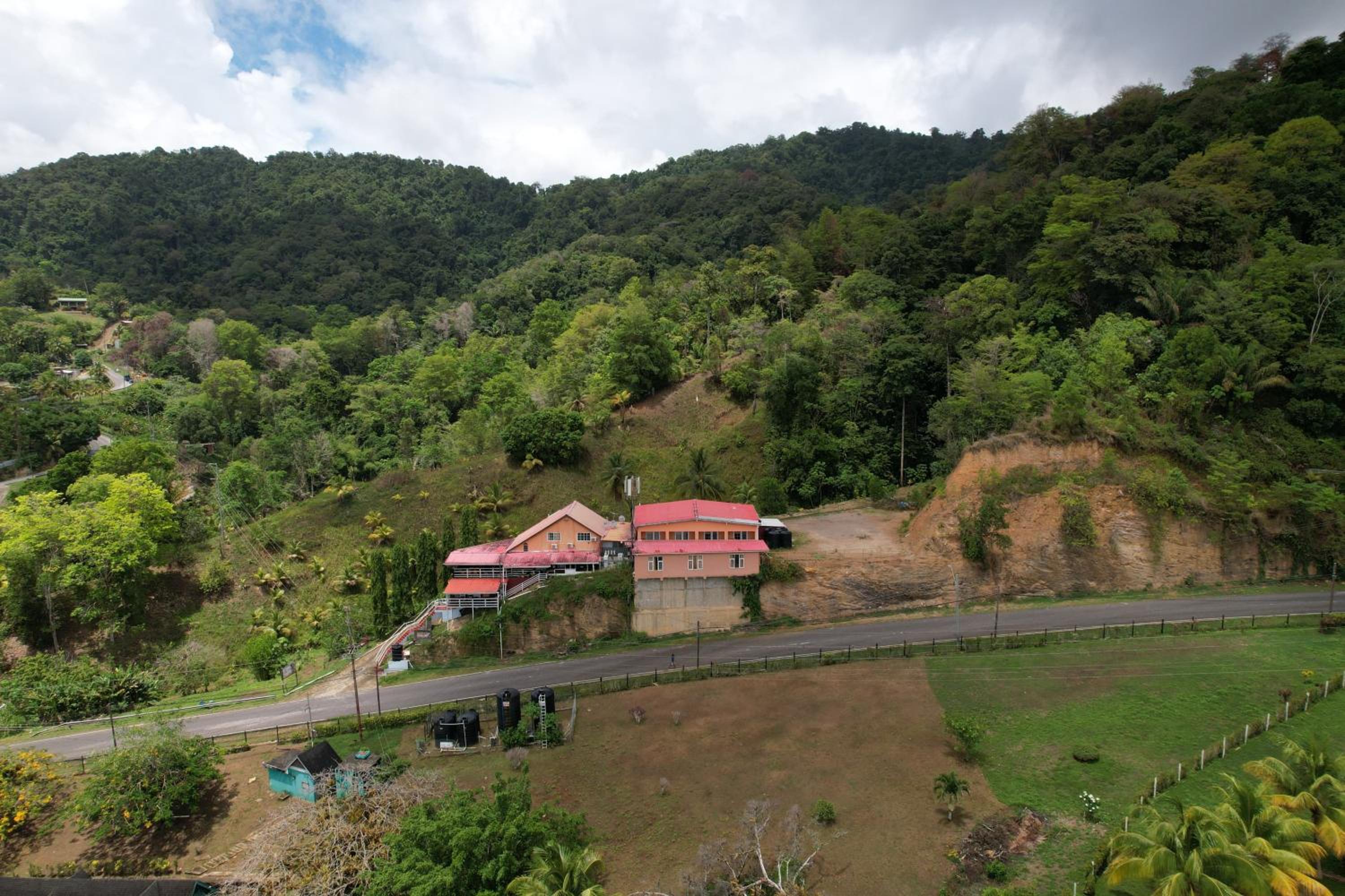Las Cuevas Beach Lodge