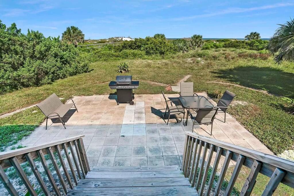 Home on the Ocean Fenced Pets BBQ