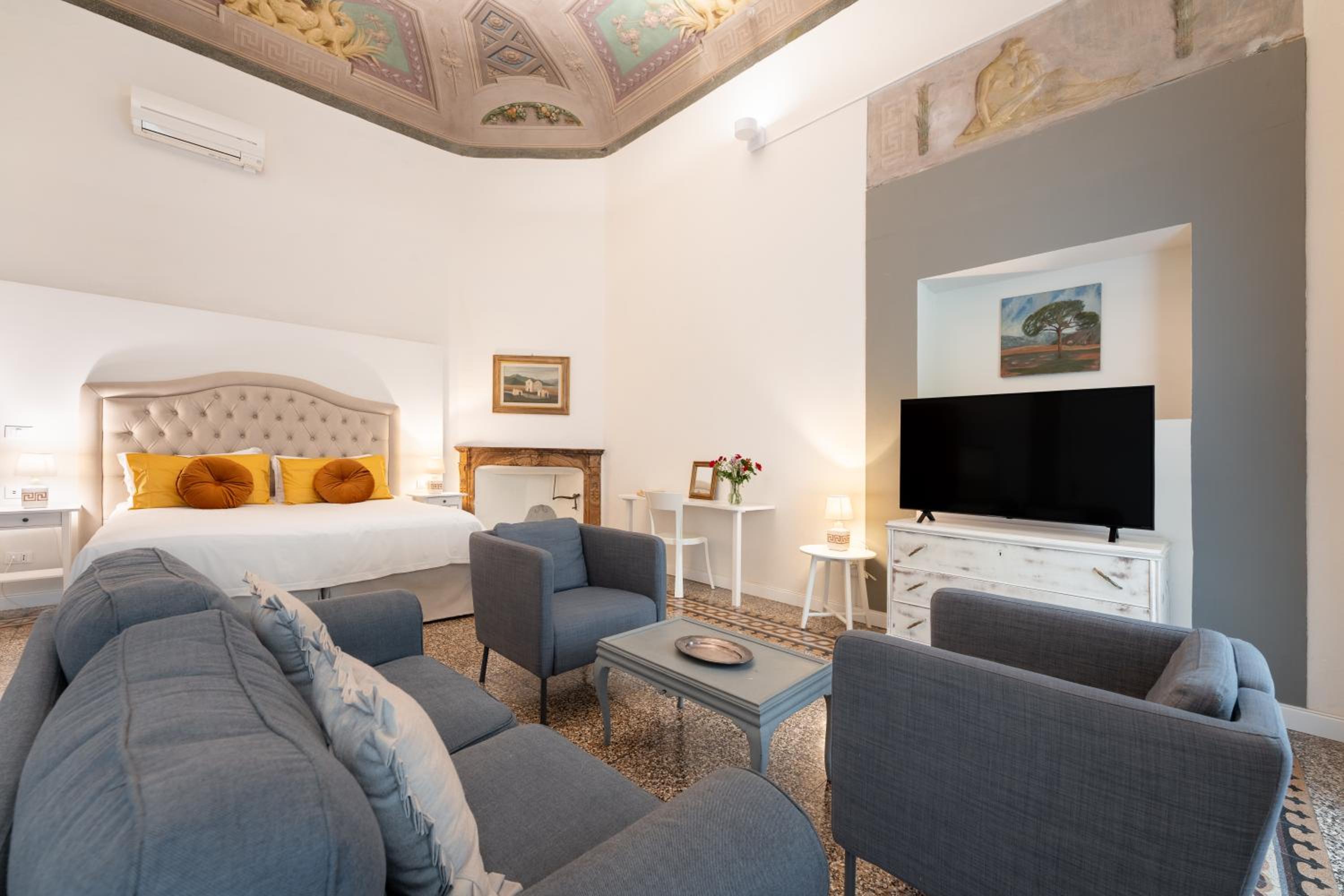 Palazzo D'Ambra Residenza d'Epoca