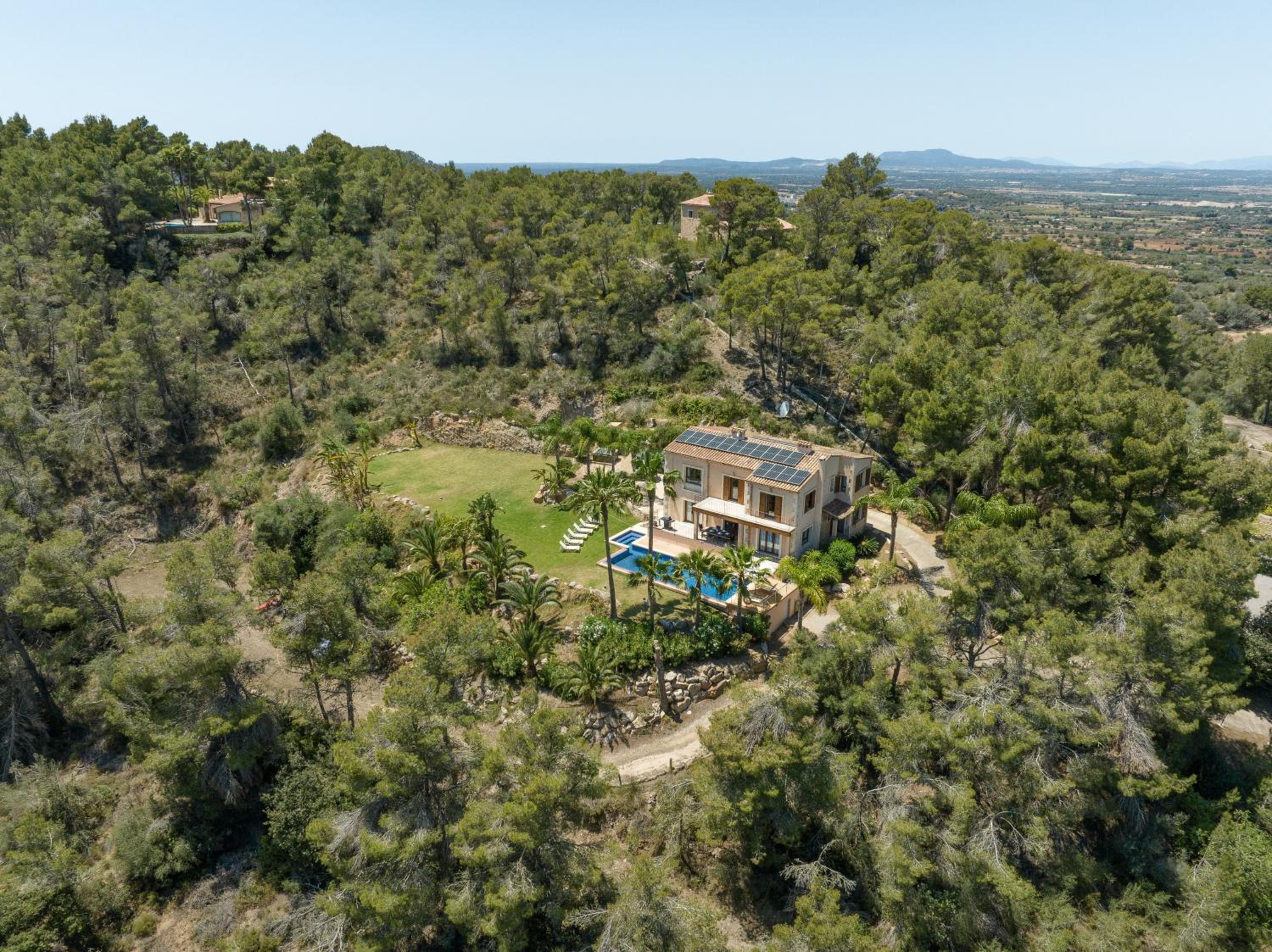 Finca es Foners en Felanitx con piscina y jacuzzis en suite view 4