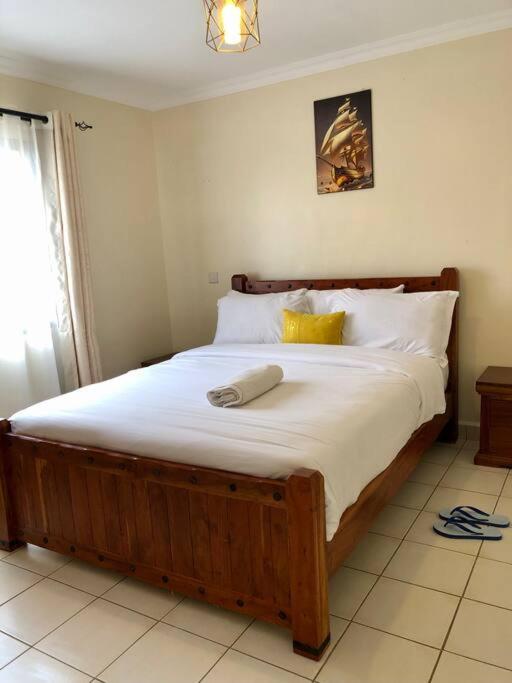 1bed Apartment Minutes Away From The Airport view 3