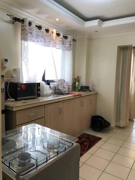 1bed Apartment Minutes Away From The Airport view 4