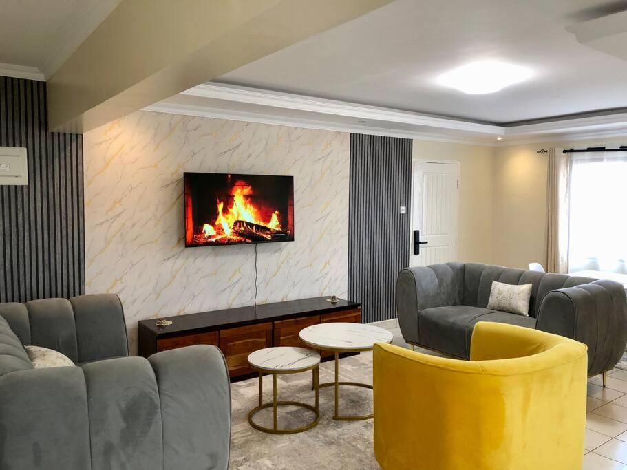 1bed Apartment Minutes Away From The Airport view 5
