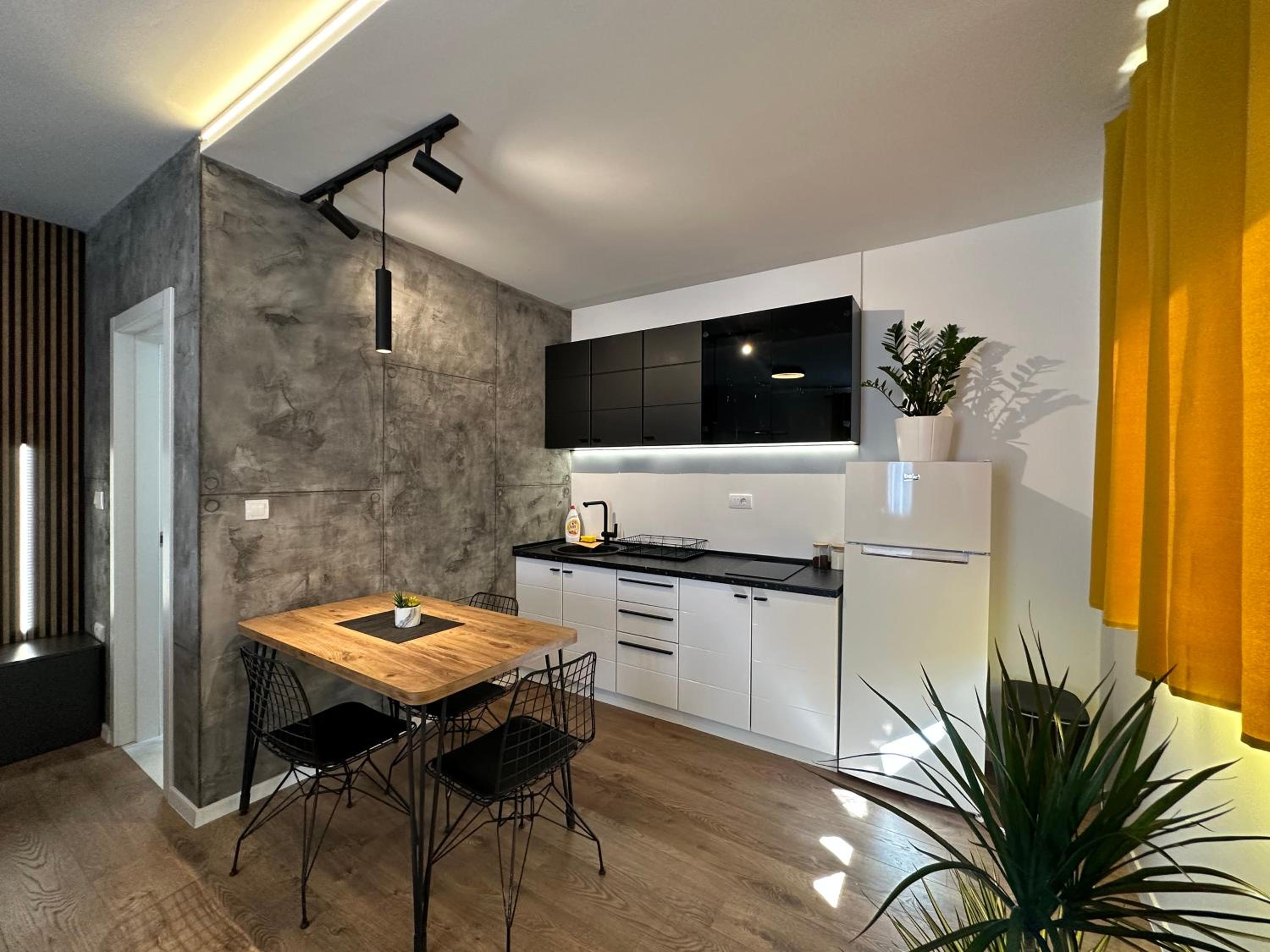 Central studio apartment photo 3