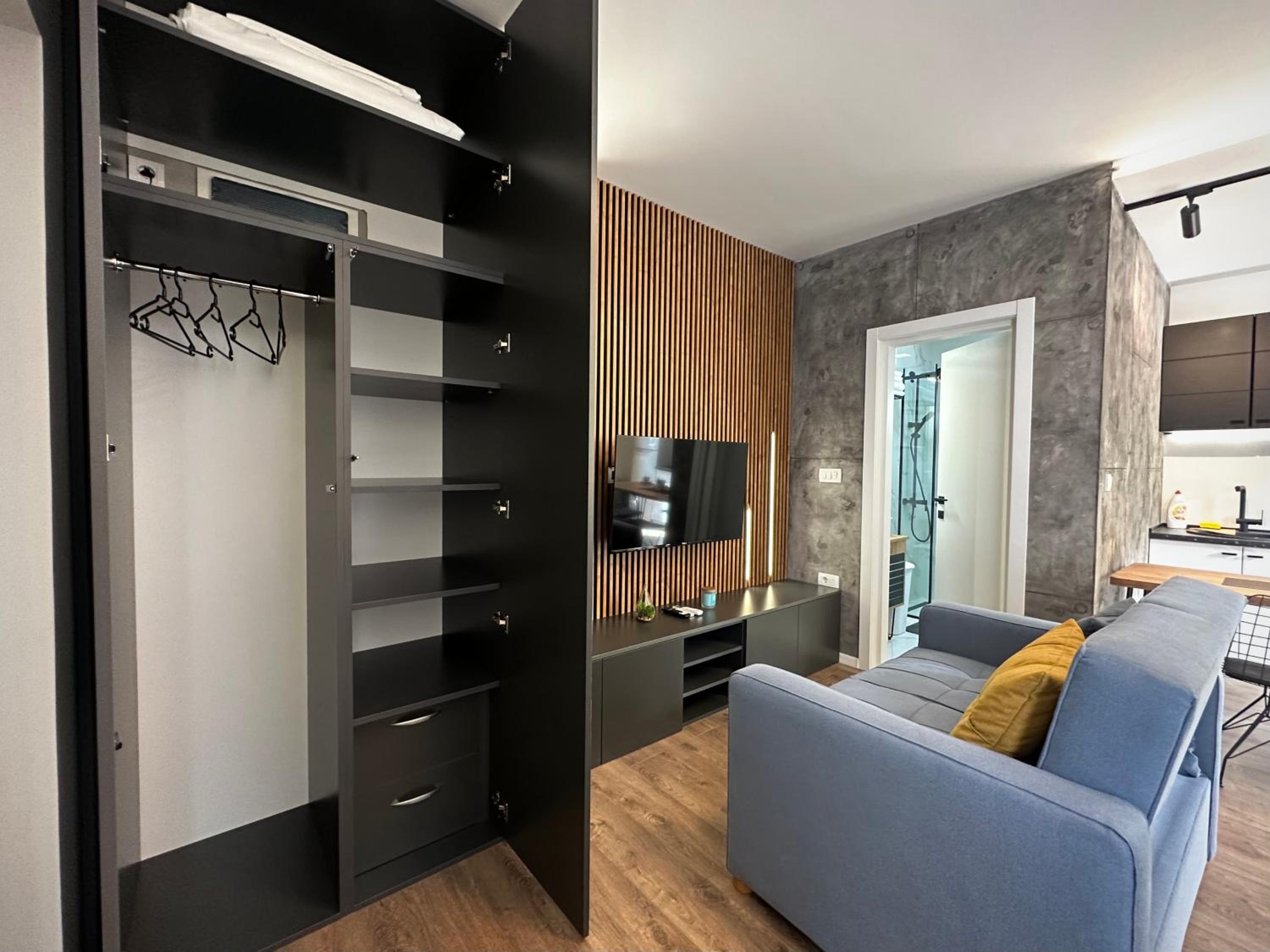 Central studio apartment photo 5