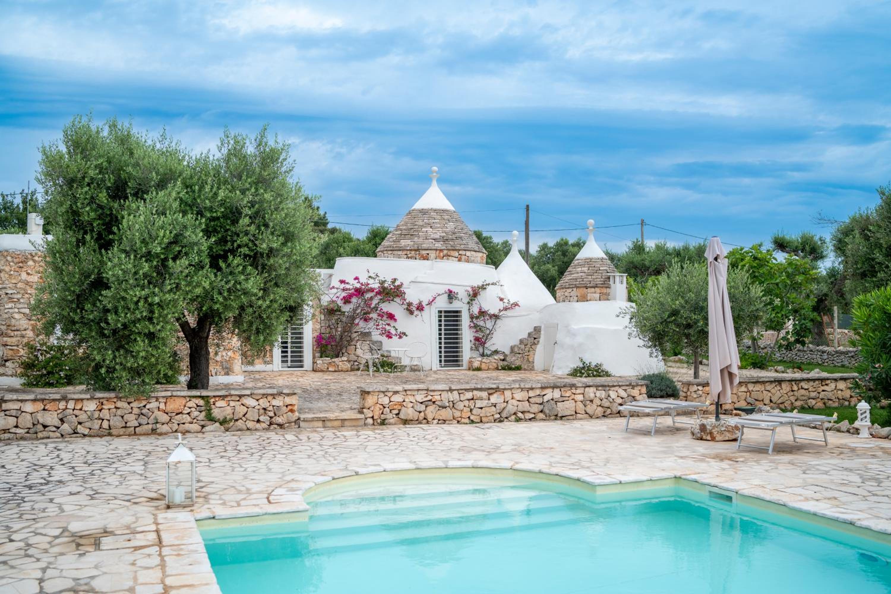 Trullo Vittoria Ostuni with private swimming pool view 4