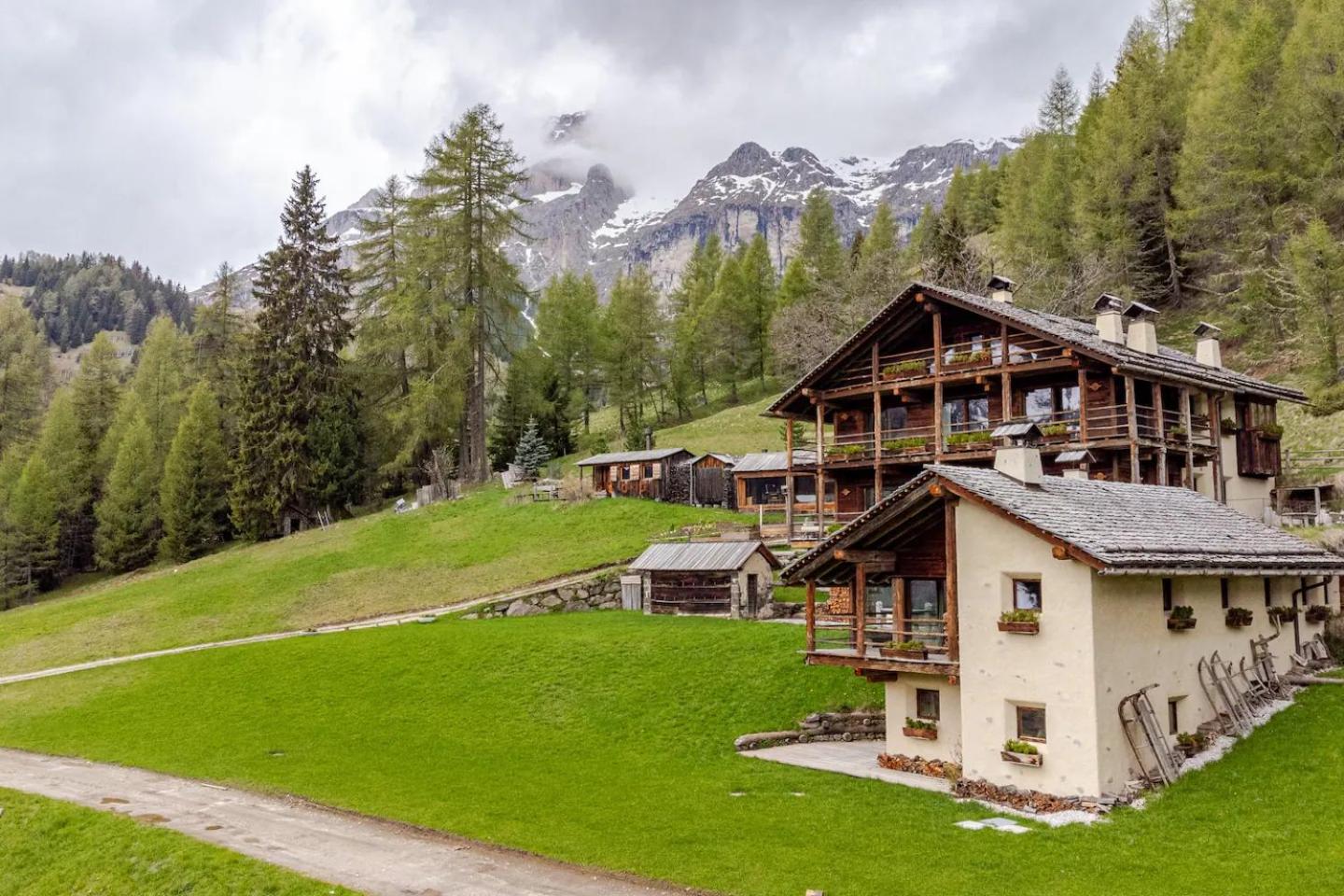 Chalet Dolomites Luxe con Spa, Piscine, Jacuzzi e Cinema Privato view 2
