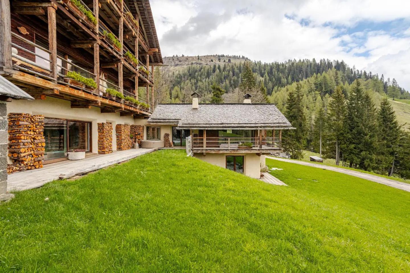 Chalet Dolomites Luxe con Spa, Piscine, Jacuzzi e Cinema Privato view 4