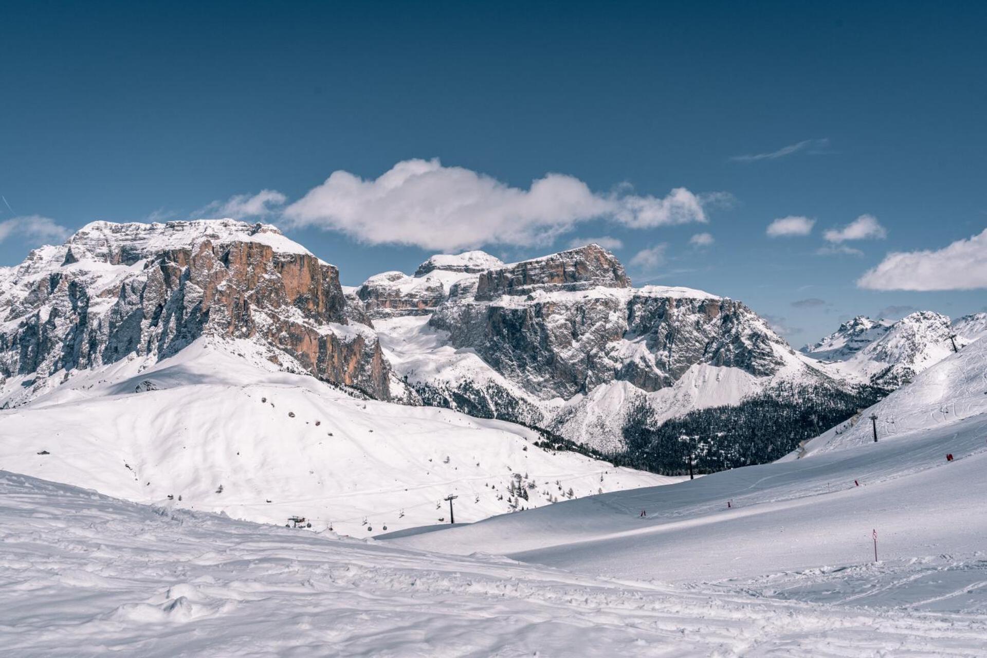 Chalet Dolomites Luxe con Spa, Piscine, Jacuzzi e Cinema Privato view 3