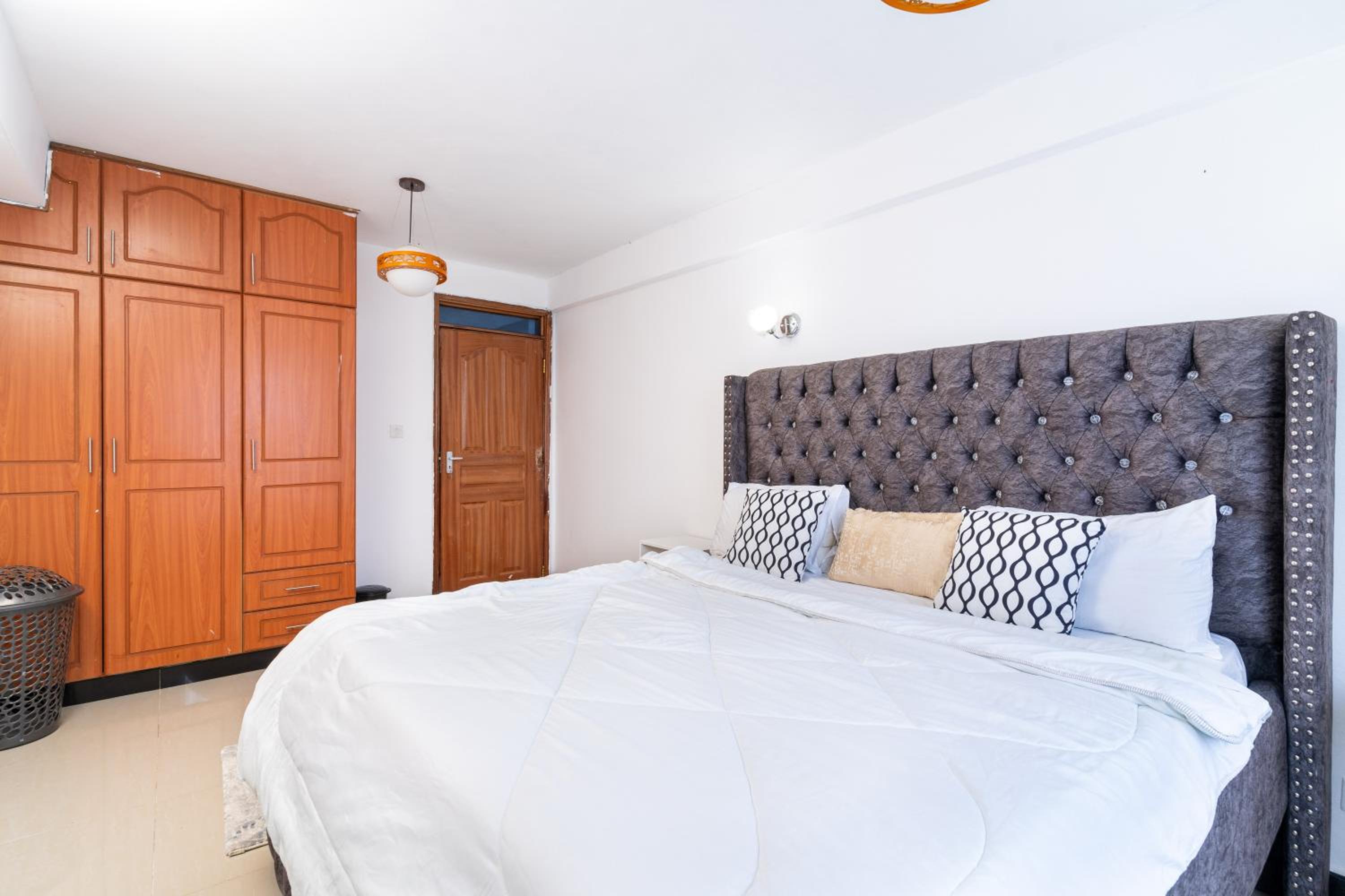 Lovely One Bedroom Apartment,Swimming pool, gym, workspace