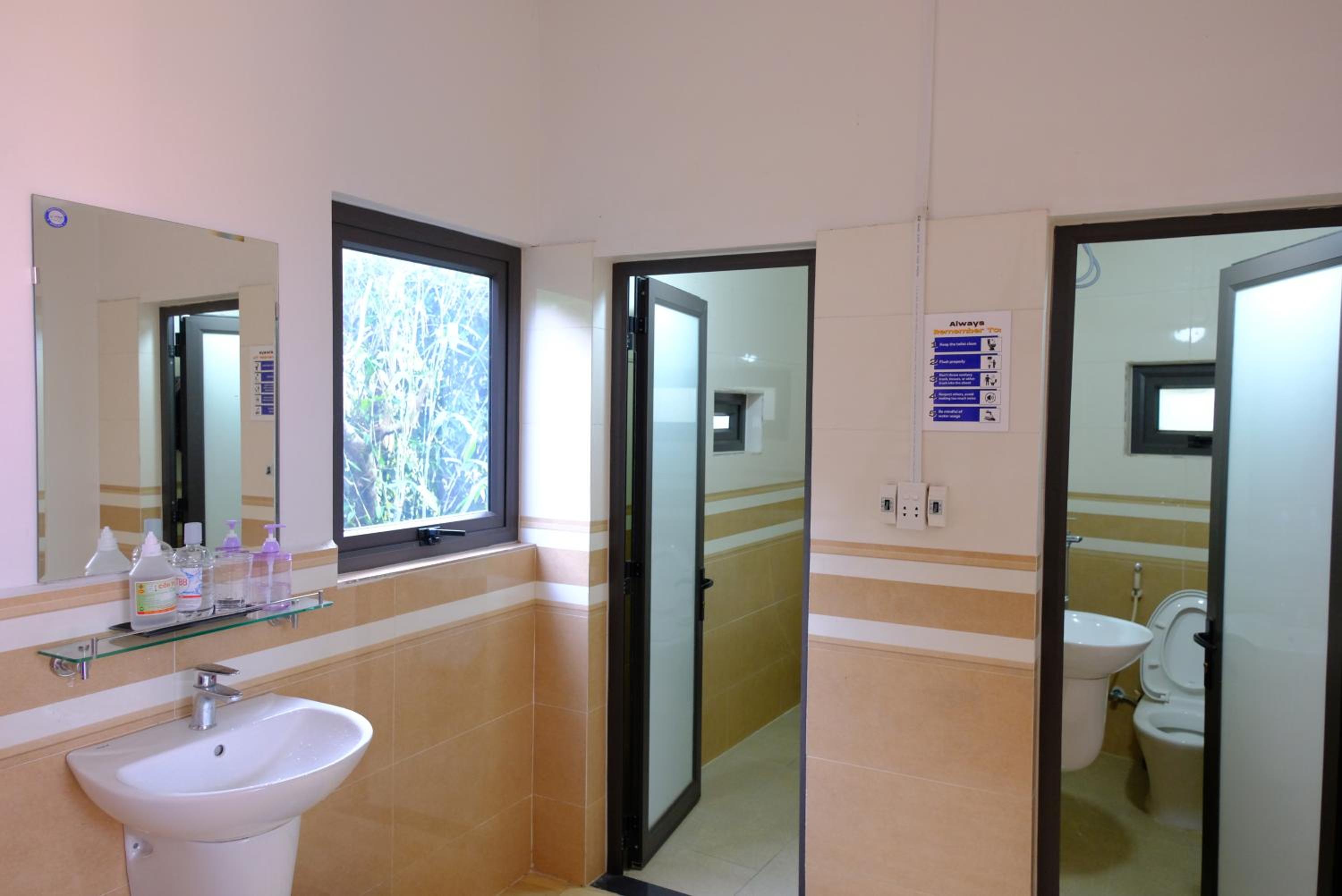 Ha Giang Hoppers Hostel and Tour