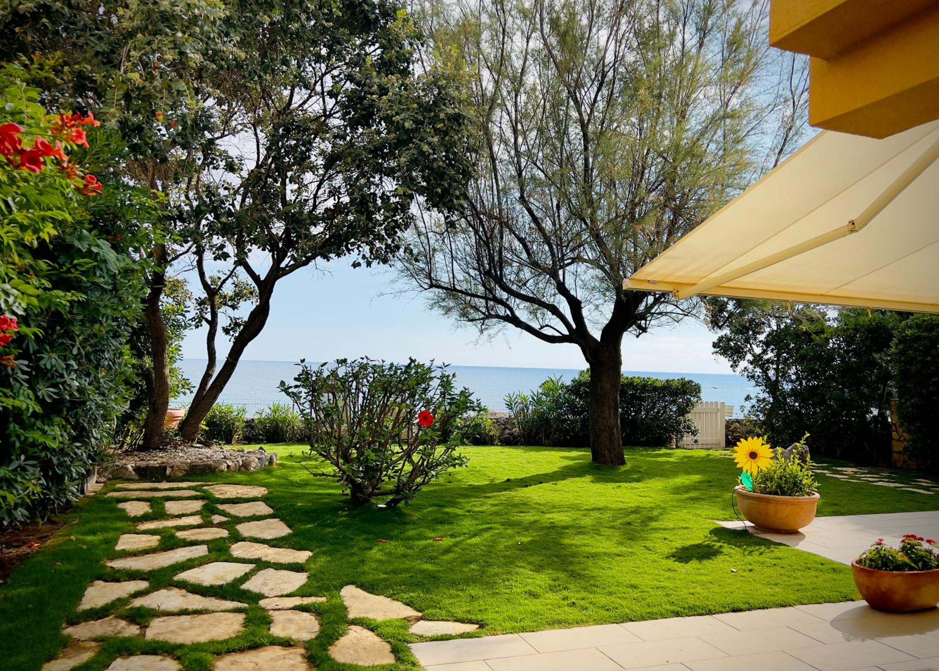 Seaside Villa with private garden view 5
