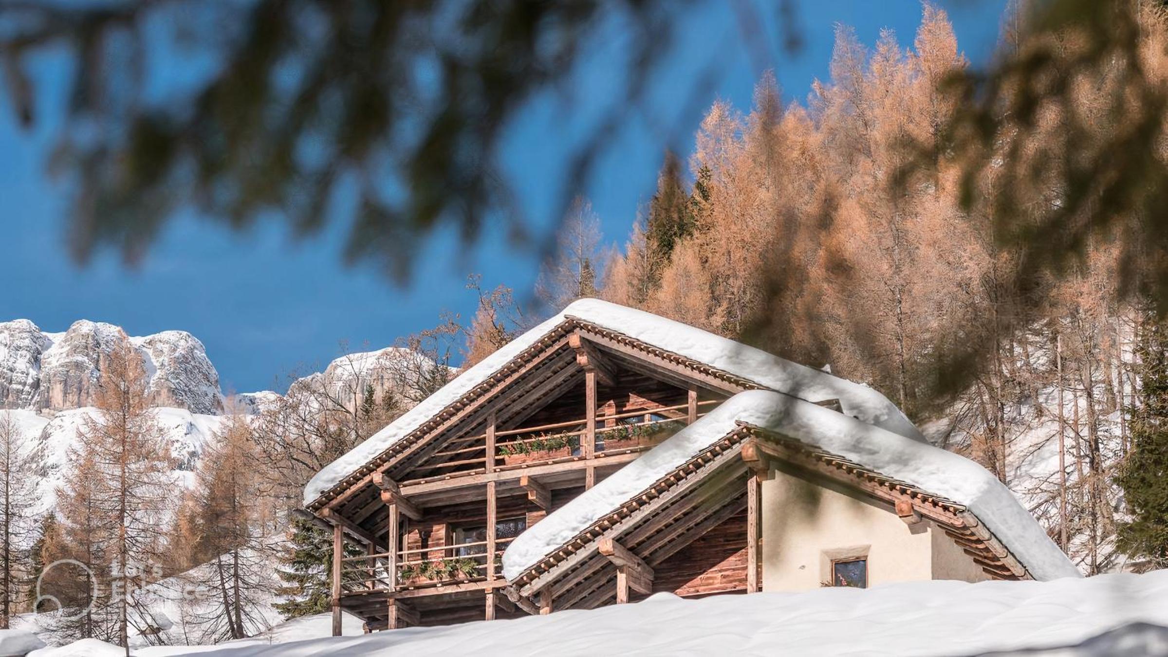 Chalet Dolomites Luxe con Spa, Piscine, Jacuzzi e Cinema Privato view 5
