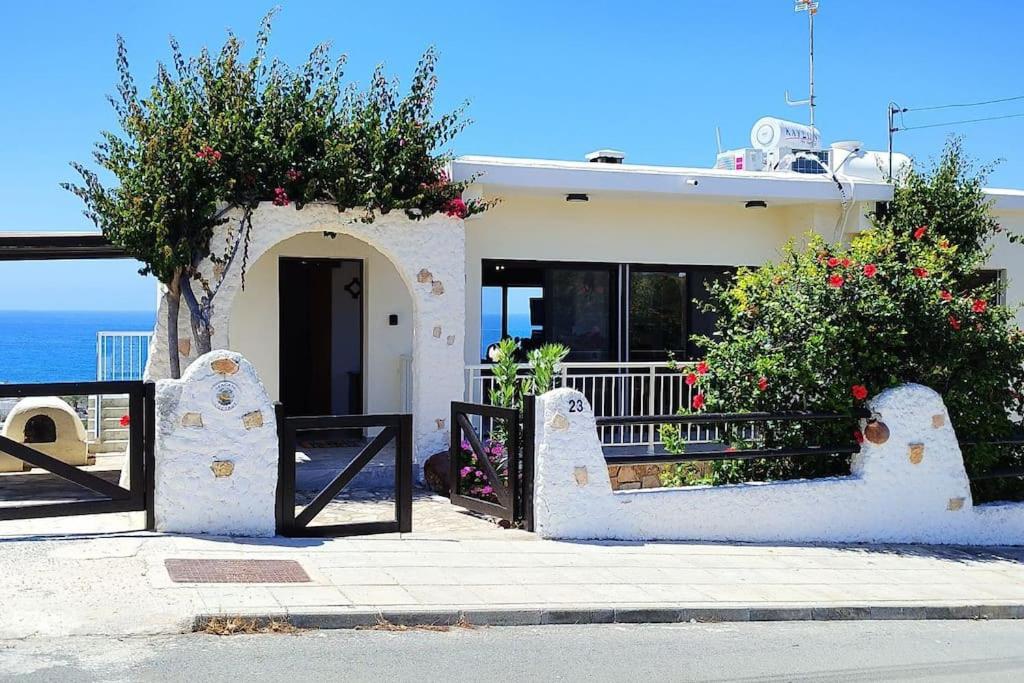 Panoramic Seacave Cottage