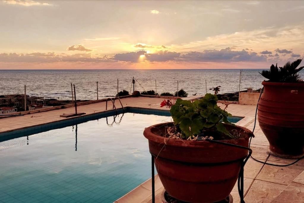 Panoramic Seacave Cottage