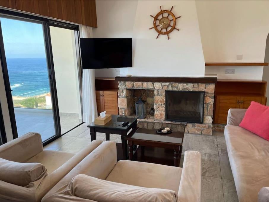 Panoramic Seacave Cottage