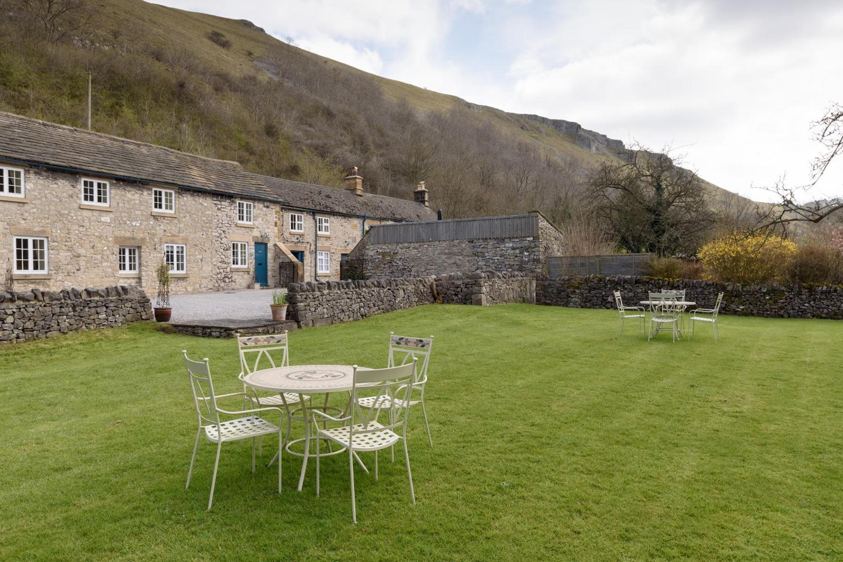 Greenhills Cottage Upperdale Peak District