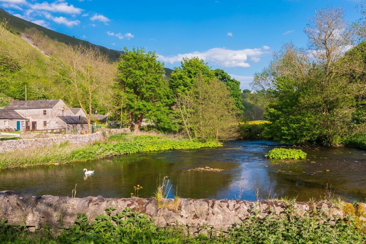 Heron Cottage Upperdale Peak District view 2