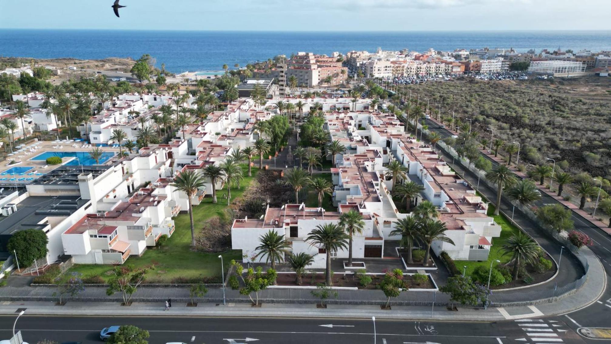 Primavera Tranquil Retreat 2-Bedroom Apartment with Balcony, Garden View & Fiber WiFi view 3