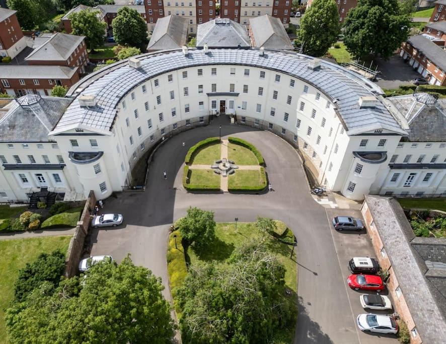 Regency Style Marvel Apartment 1-Bedroom Apartment in Gloucester with Parking
