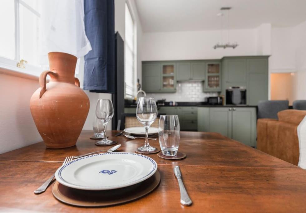 Regency Style Marvel Apartment 1-Bedroom Apartment in Gloucester with Parking