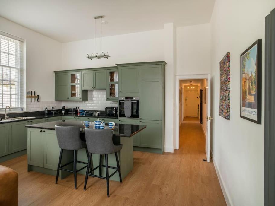 Regency Style Marvel Apartment 1-Bedroom Apartment in Gloucester with Parking