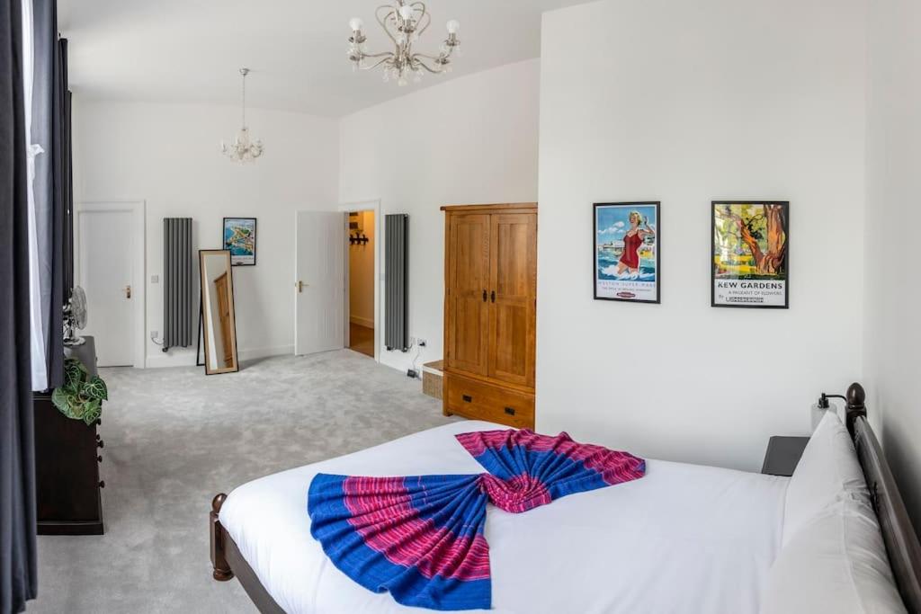 Regency Style Marvel Apartment 1-Bedroom Apartment in Gloucester with Parking
