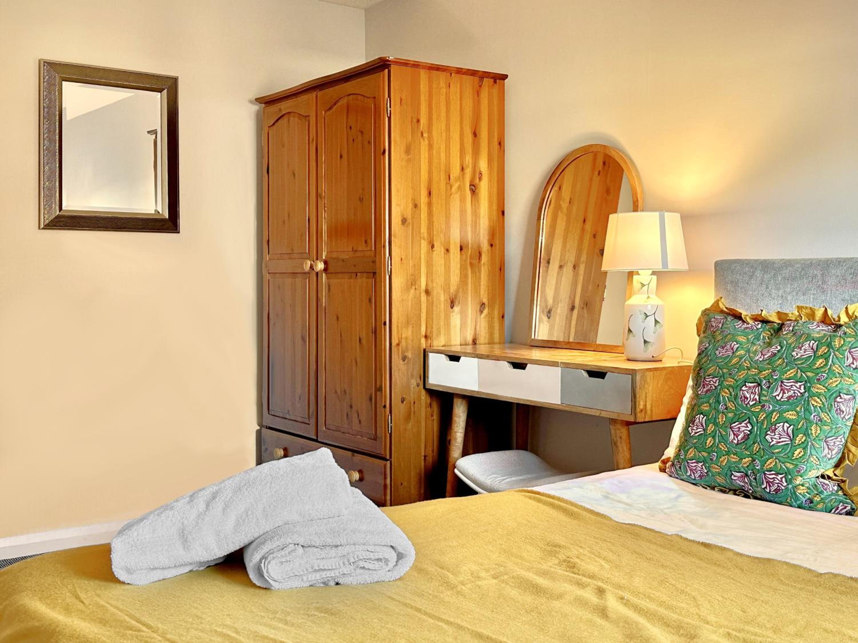 Fewster Apartment with Free Parking view 3