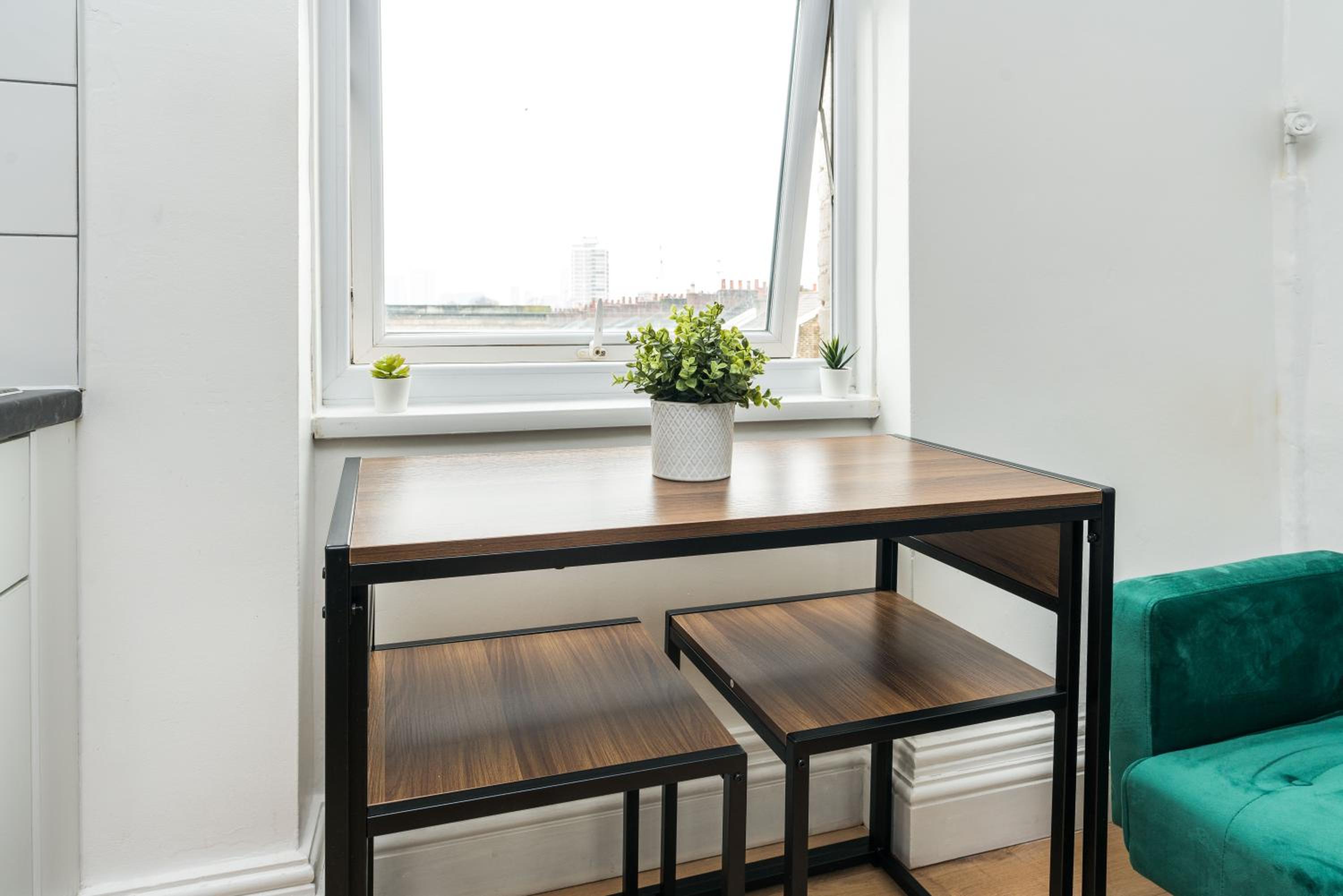 QueensMaryHospital-QueensMaryUniversity-convenient-Cosy
