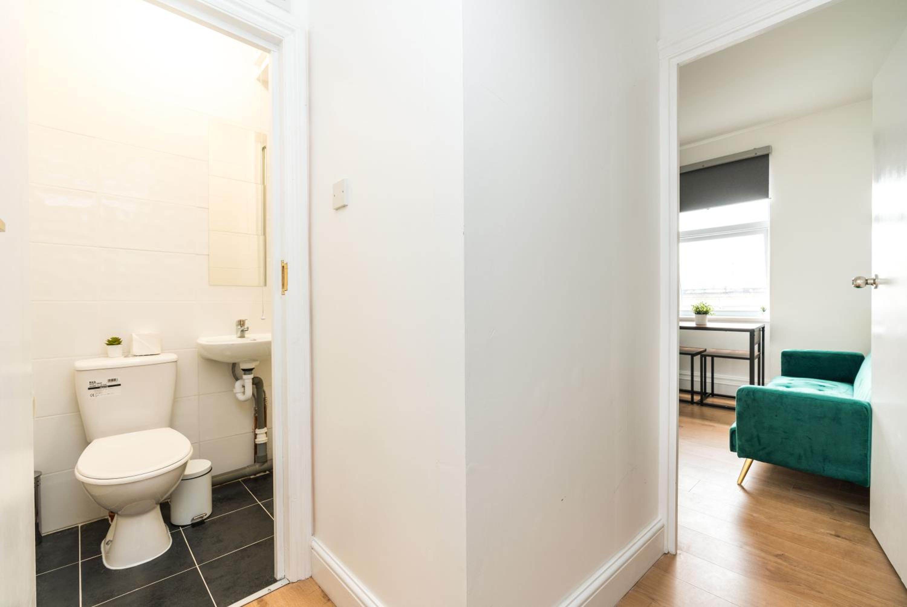 QueensMaryHospital-QueensMaryUniversity-convenient-Cosy
