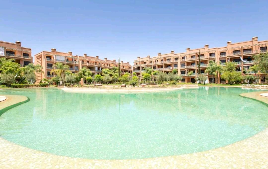 Green Oasis Poolside Luxury App view 2