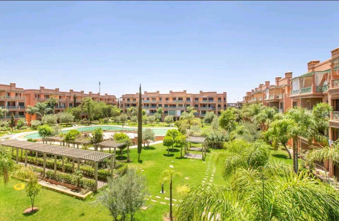 Green Oasis Poolside Luxury App view 3