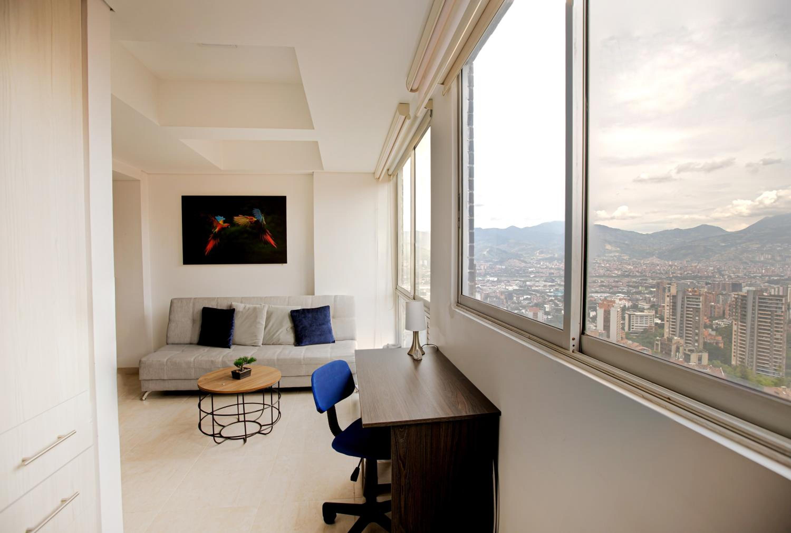 Elegante Apto en el Poblado! Vista Fabulosa