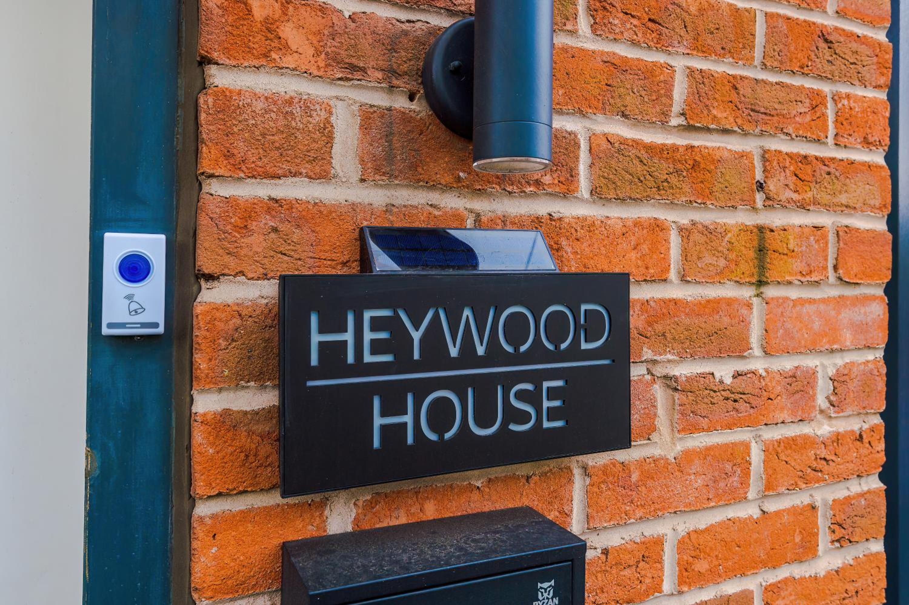 Heywood House - Contractor stays by Niji Short Stays view 3