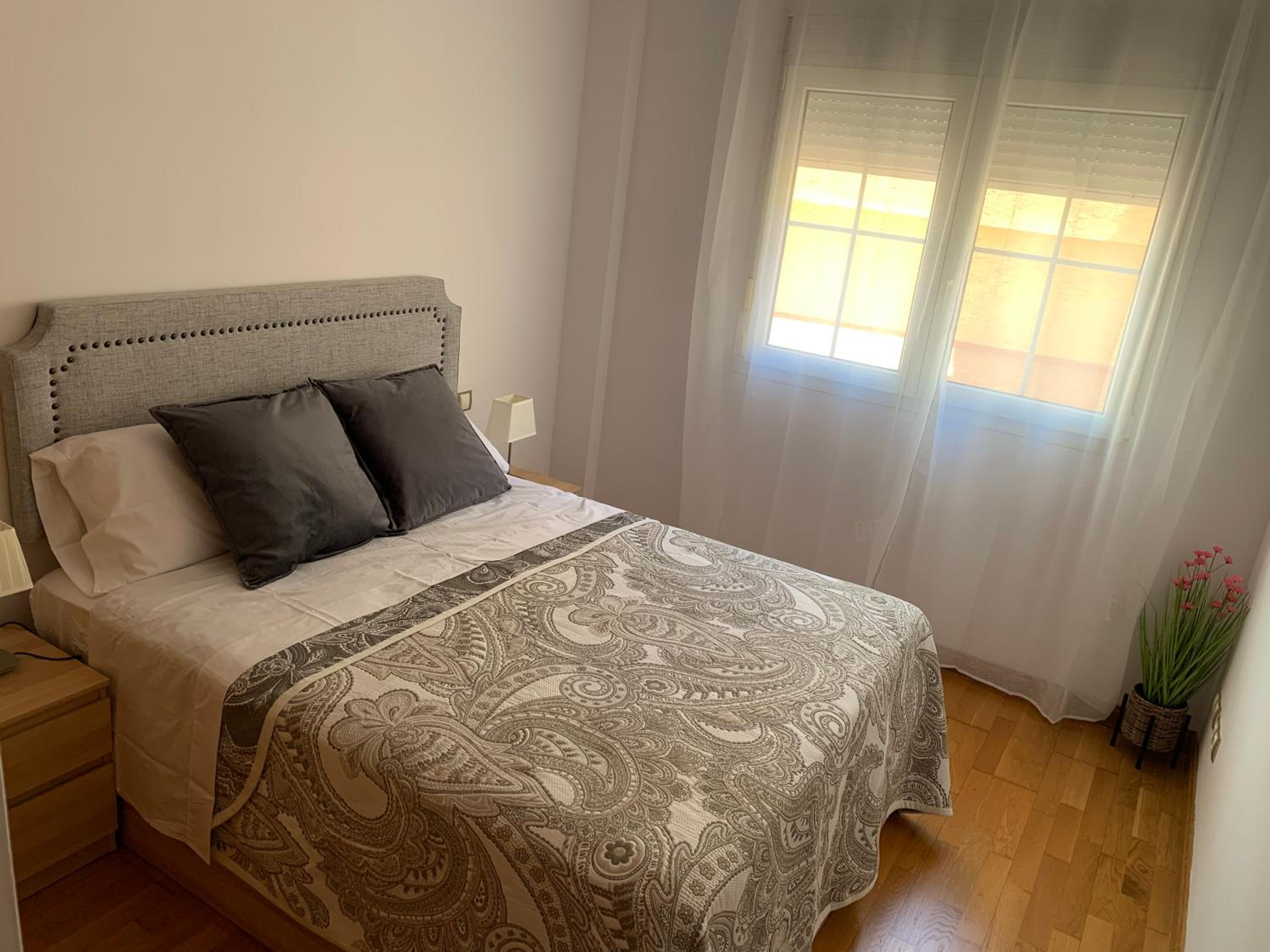 Malagueta, free parking, center & beach