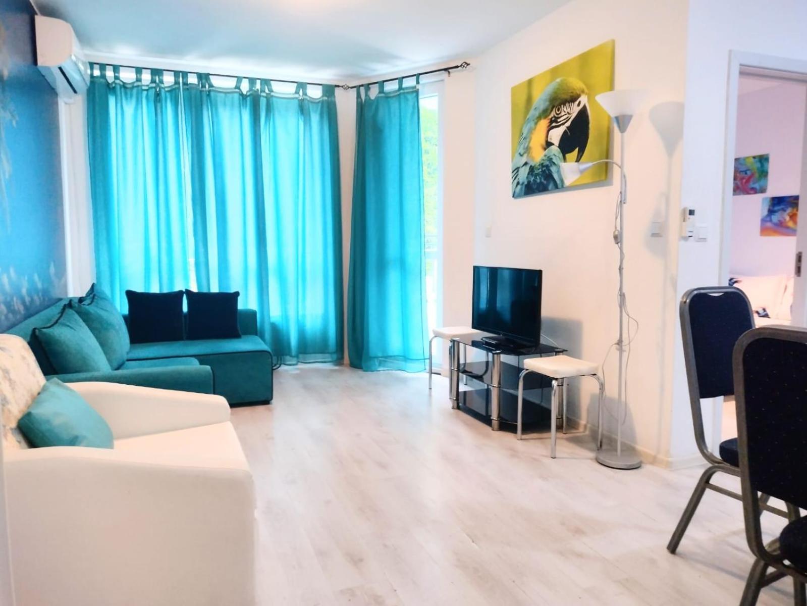 Private apartment with parking and pool