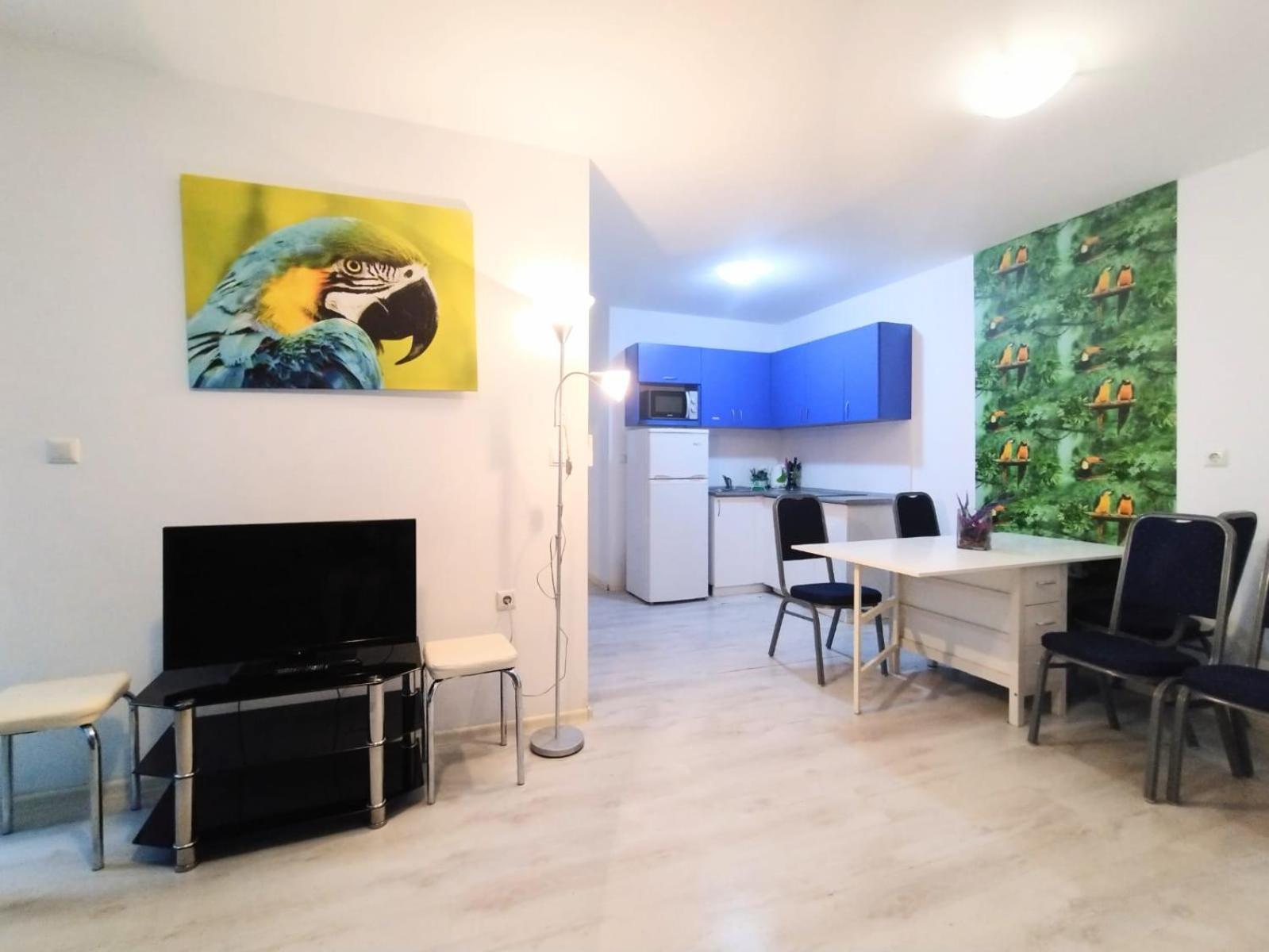 Private apartment with parking and pool
