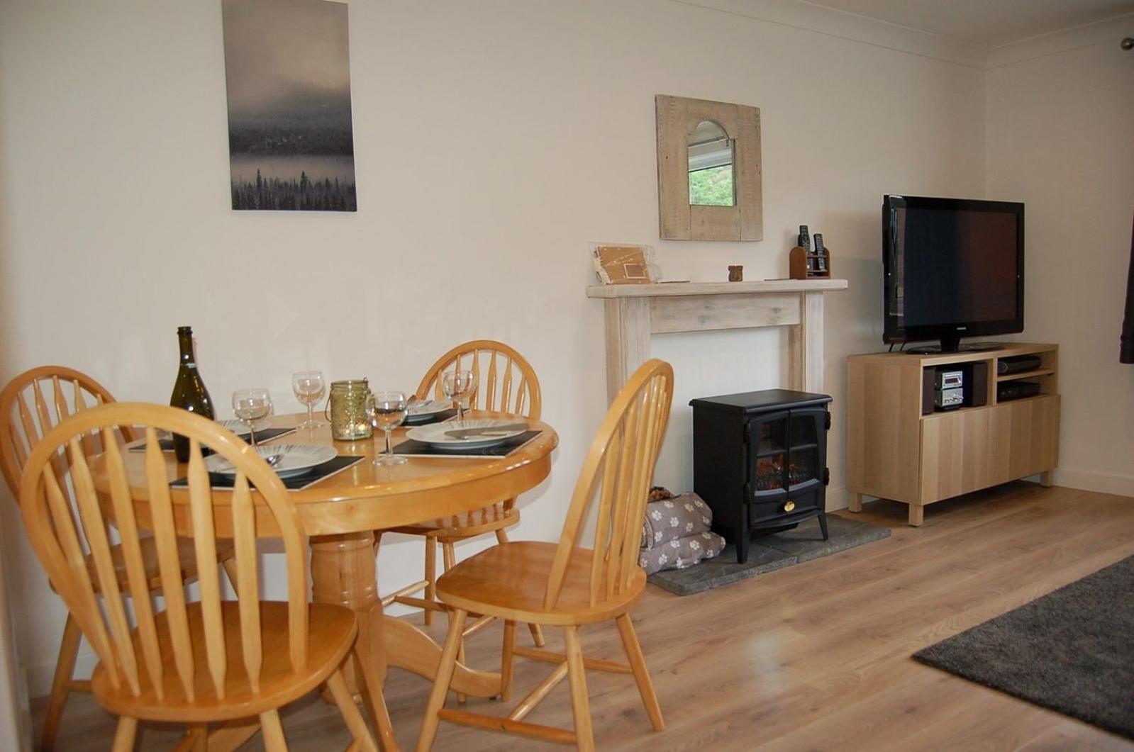 No 6 at Dolgoch Falls Cottages view 3