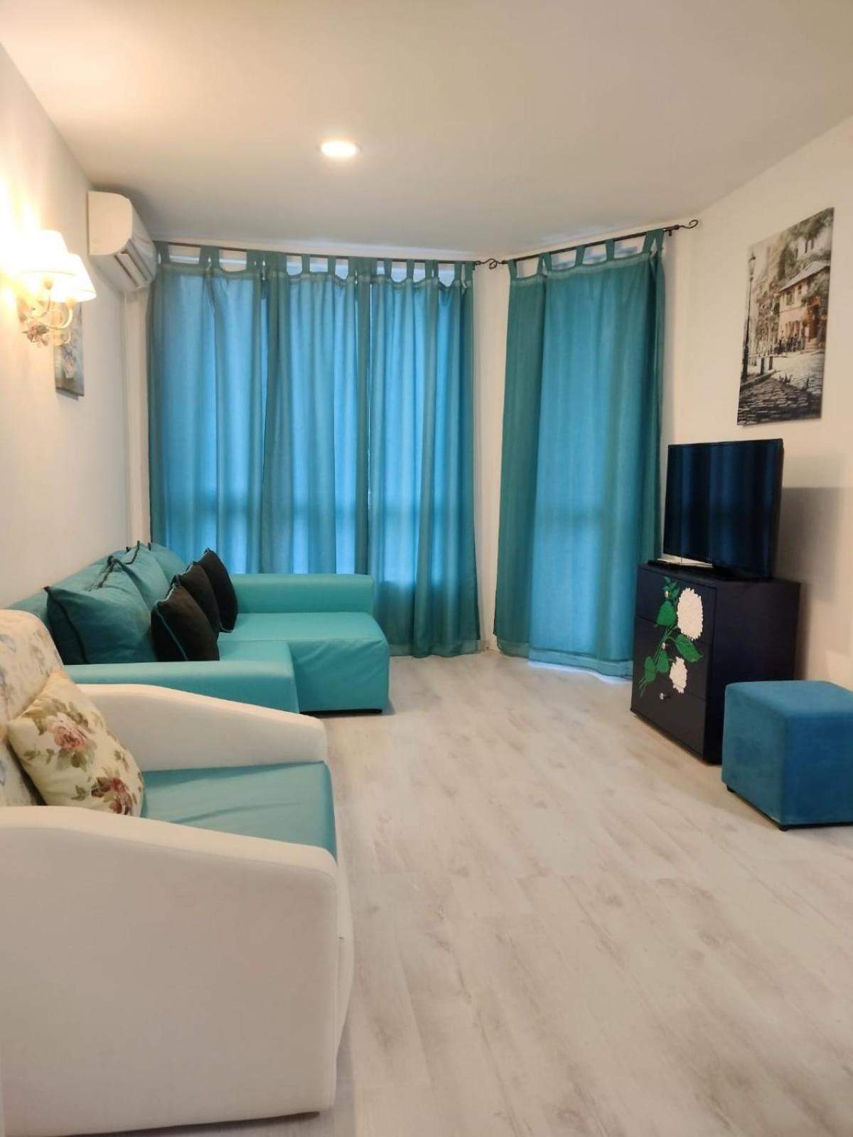 Private apartment with parking and pool