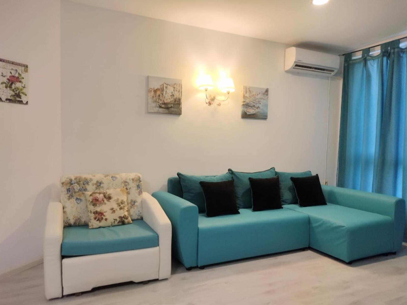 Private apartment with parking and pool