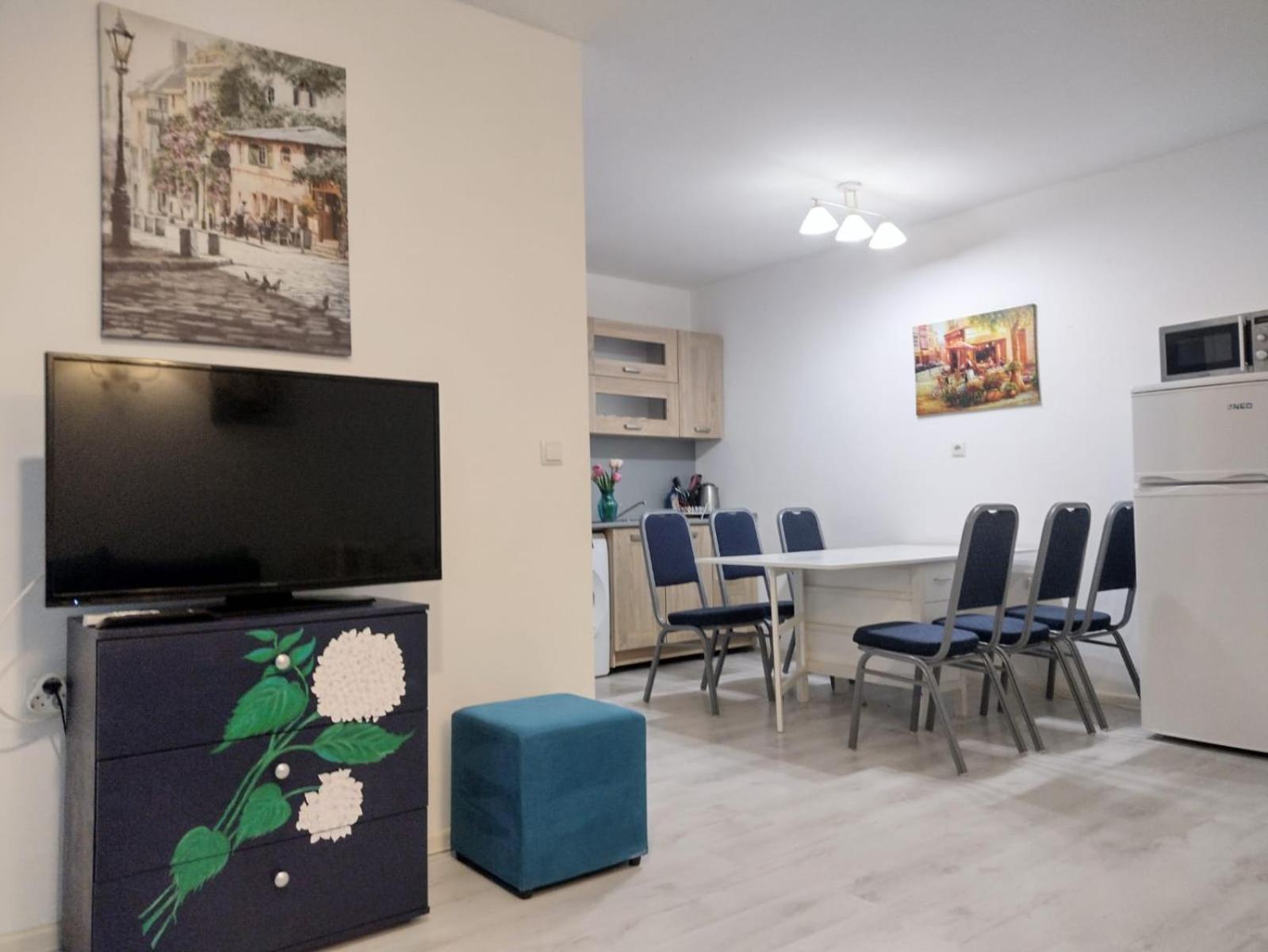 Private apartment with parking and pool